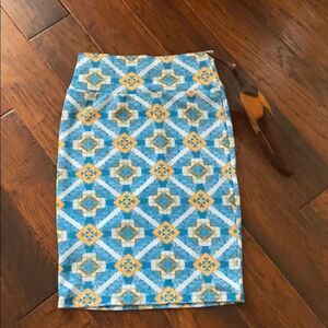 Lularoe skirt very cute pattern size S